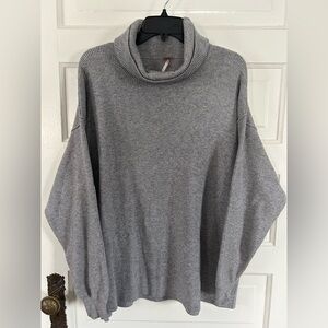 Free People Heather Gray Oversized Turtleneck Sweater. Size Medium